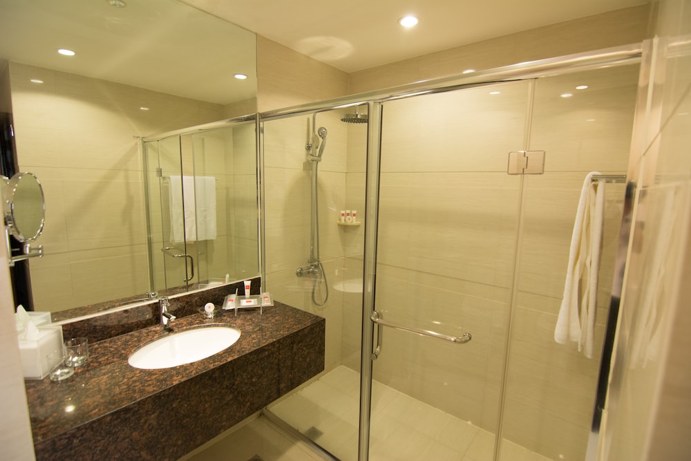 Ramada by Wyndham Manila Central 10/43