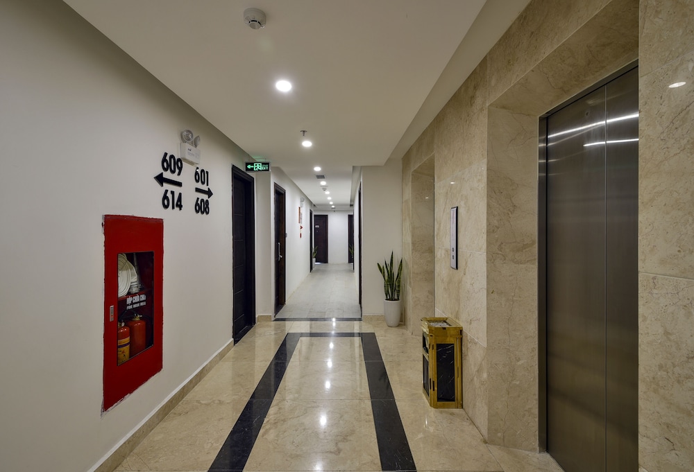 The Marron Hotel 9/50