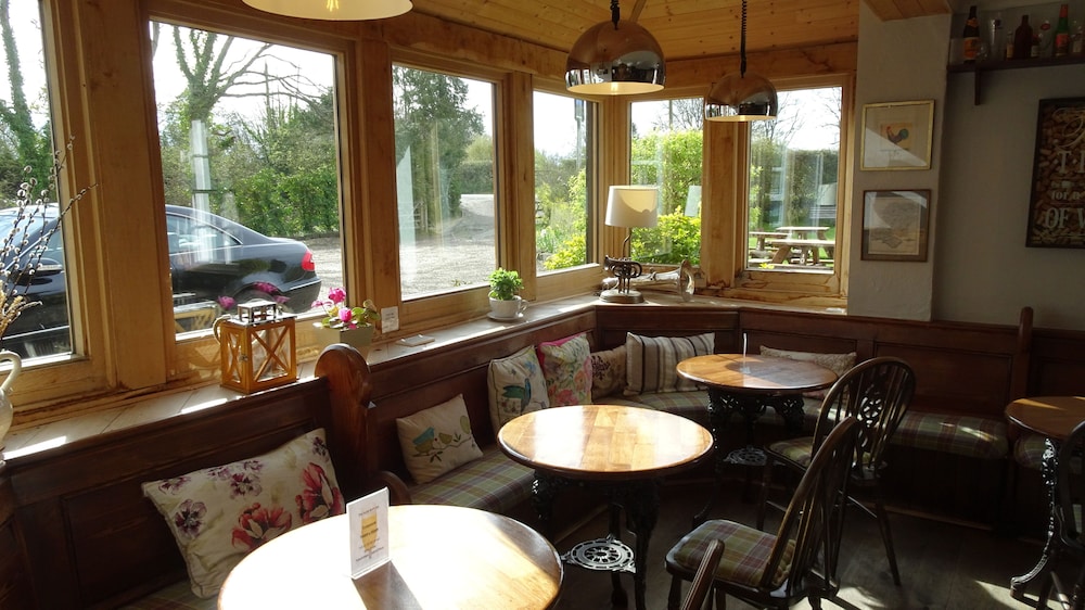 The Furze Bush Inn 15/33