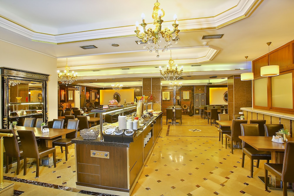 Grand Ant Hotel 42/47