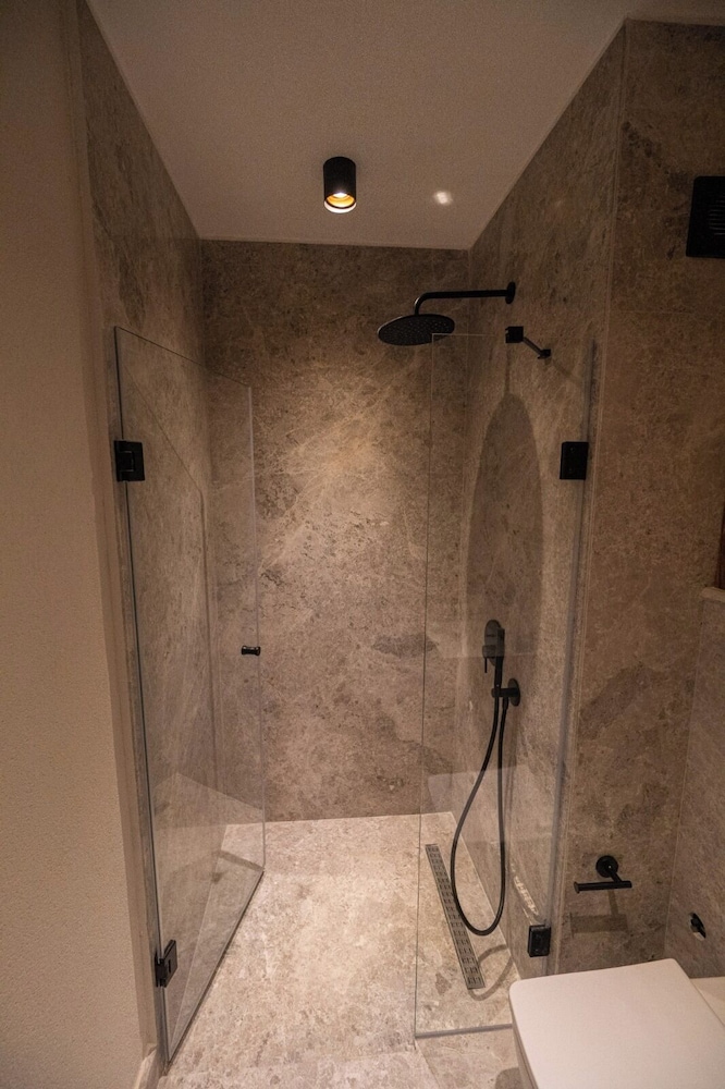 Leone Cunda Edition Otel(+12) 37/38