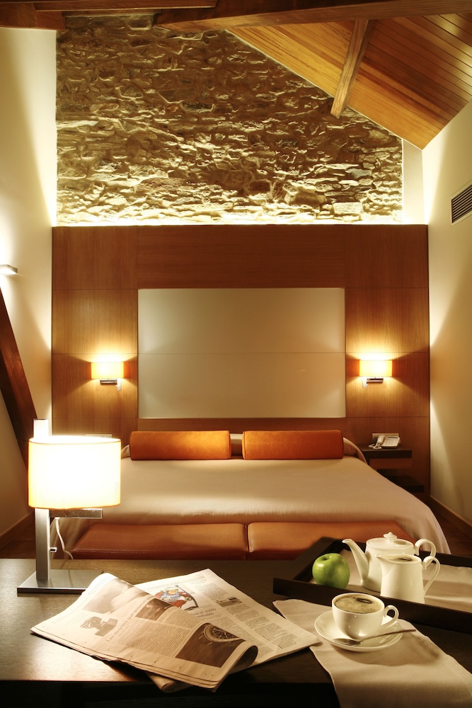 HOTEL ALTAIR 11/40