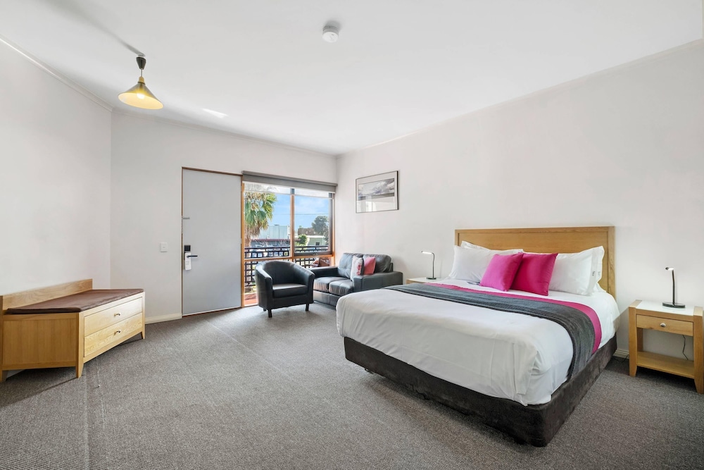 Executive, Queen Bed