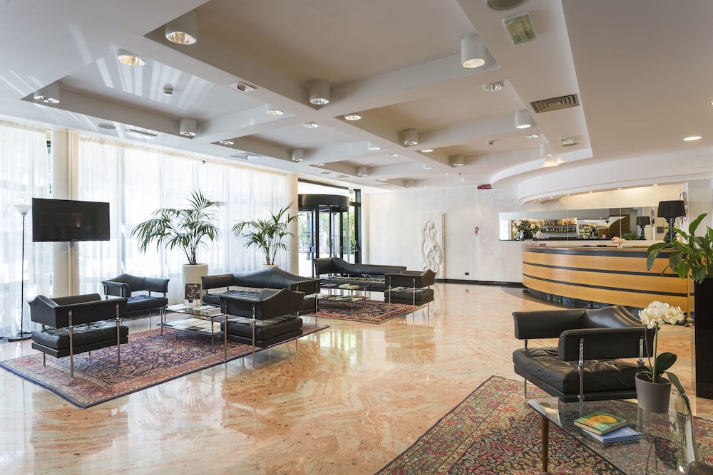 Astoria Suite Hotel 24/41