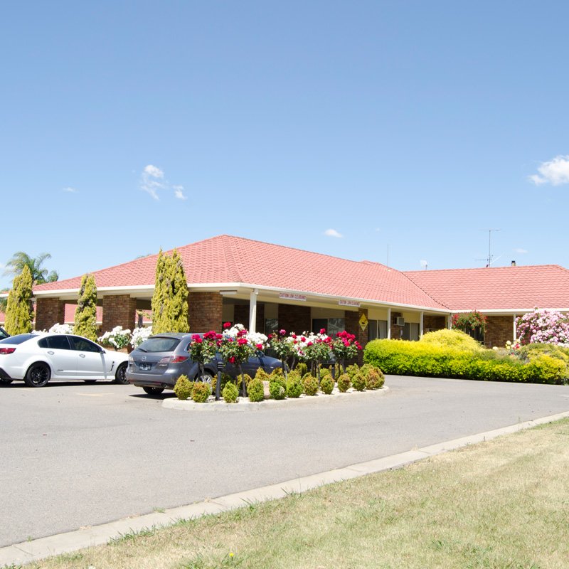 PINES COUNTRY CLUB MOTOR INN 30/31