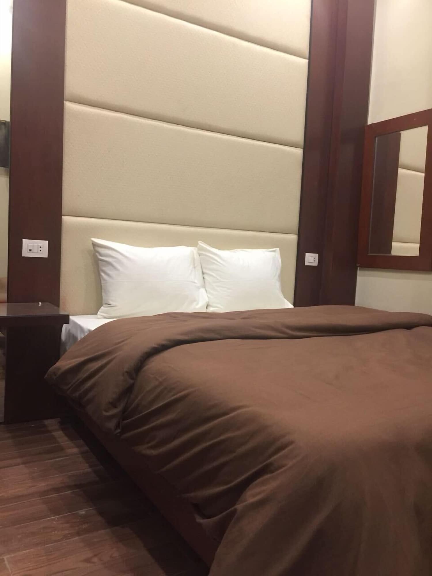 1 BEDROOM, SINGLE