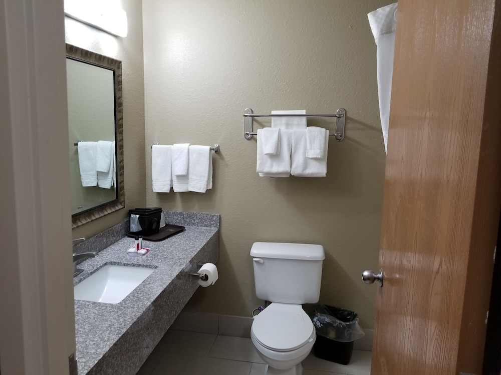 Super 8 by Wyndham Bellefontaine 8/38