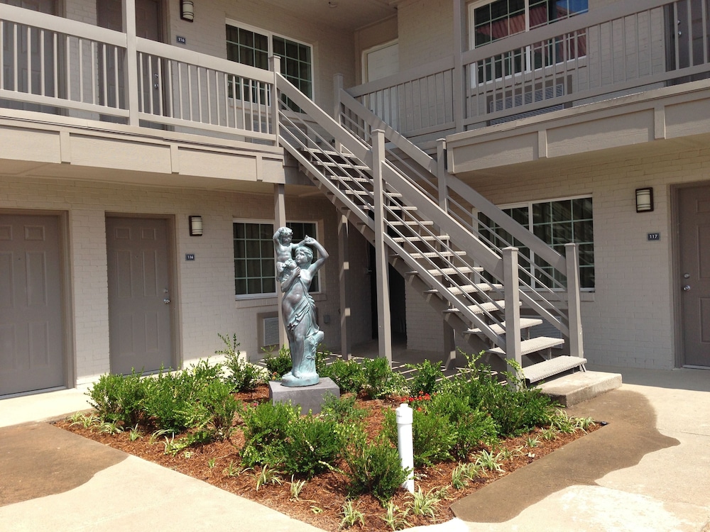 Romantic Inn Suites 41/43