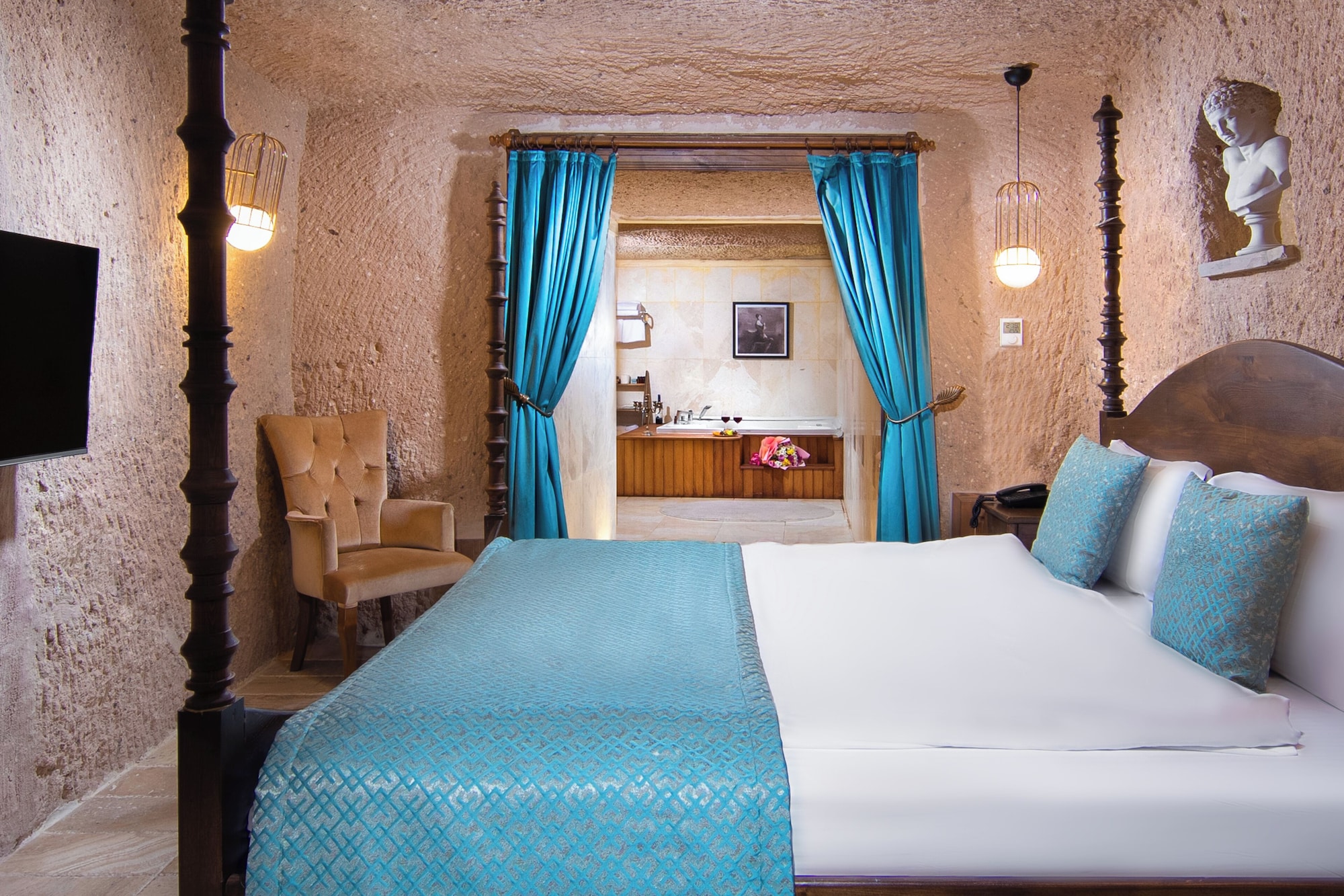 Cave, Inner, Queen Bed, Hot Tub