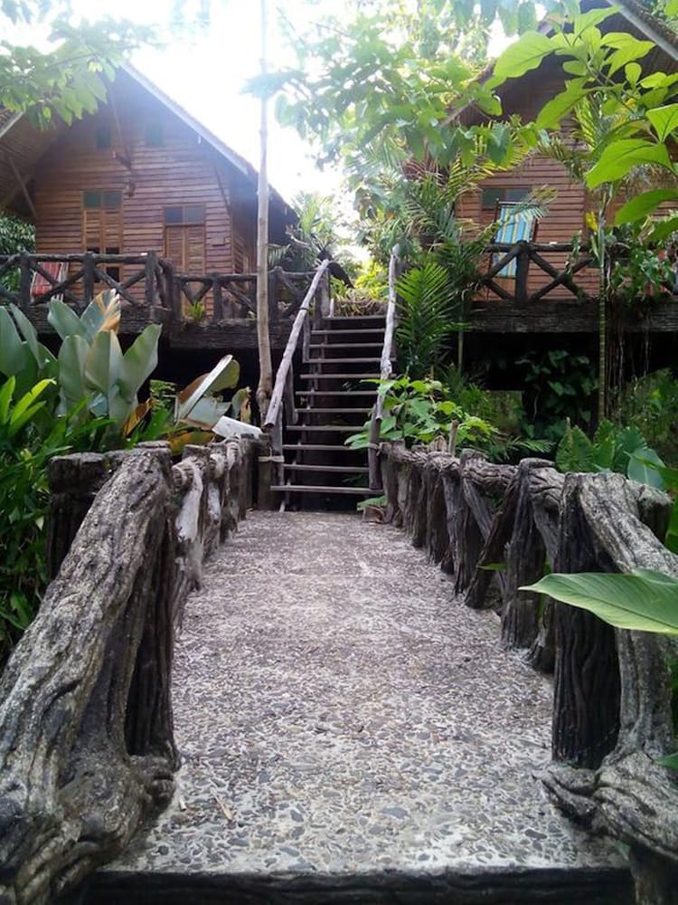 Art's Riverview Lodge 51/51