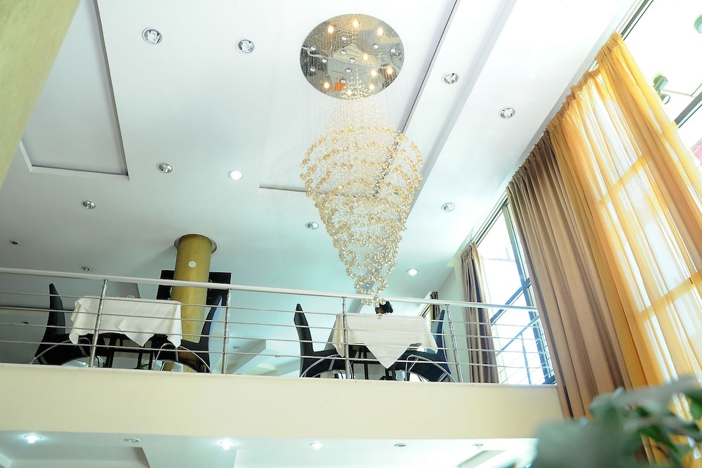 Zola International Hotel 4/50