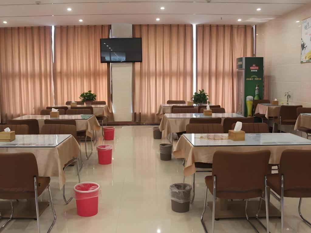 GreenTree Inn Heze Cao County Zhuangzhai Town Eastern Times City Business Hotel 40/47