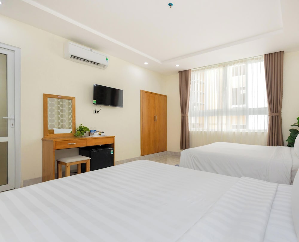 Ngoc Hanh Beach Hotel 24/75