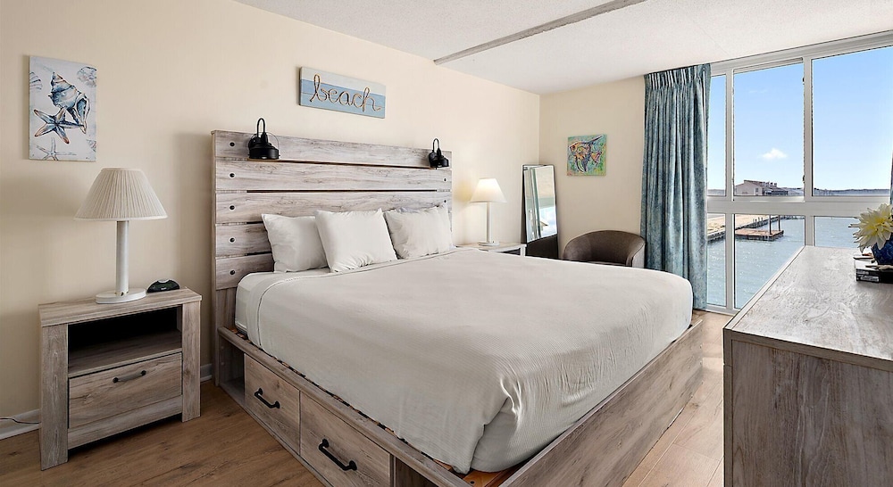 2 Bedrooms, Condo, Premier, King and Queen Bed, Single Bed, Bay View, Sofa, Bay Club Resort 2/5