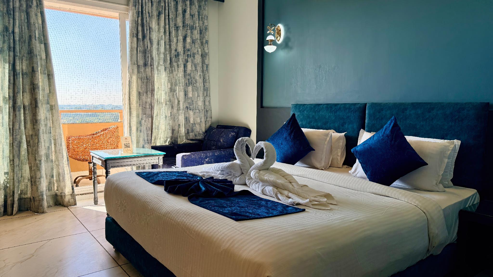Room, River View