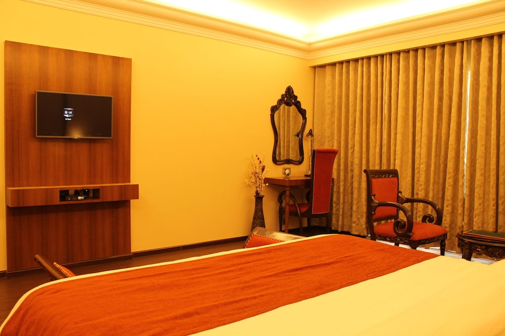 Surya Hotel 14/74