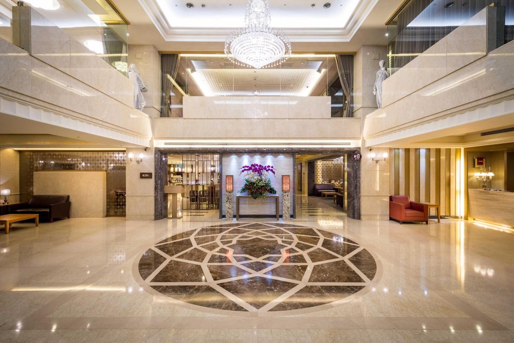 Grand View Hotel 3/34