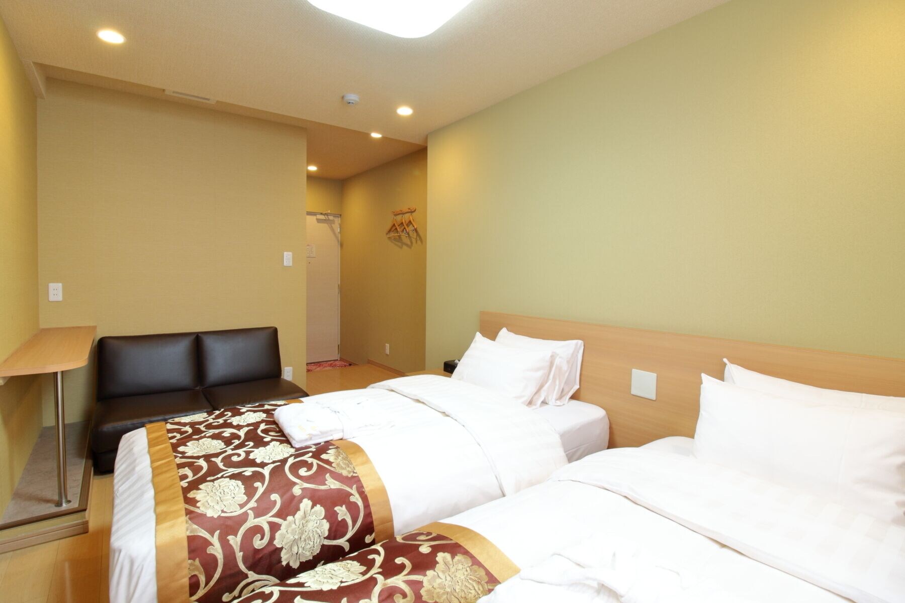 BUSINESS, TWIN BEDS