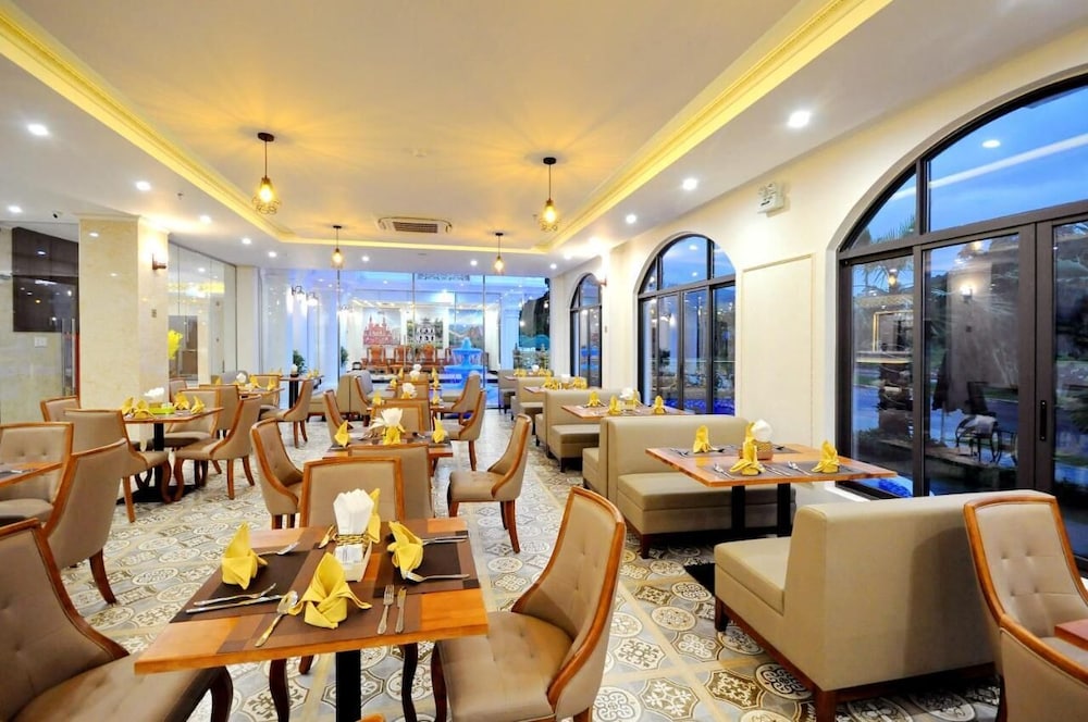 Crown Nguyen Hoang Hotel 44/58