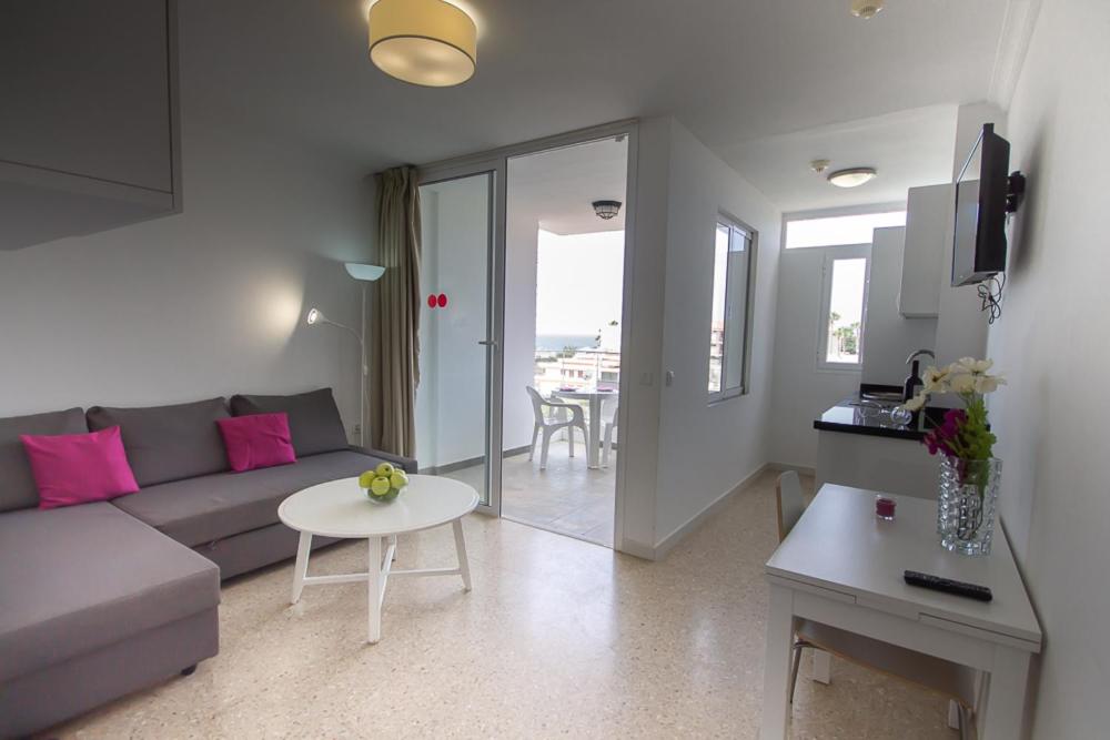 Apartamentos LIVVO Tarahal 70/88