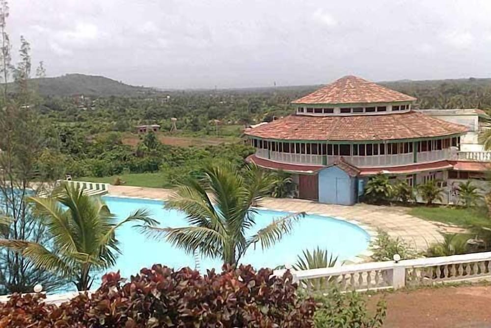 INDISMART WOODBOURNE RESORT 4/50