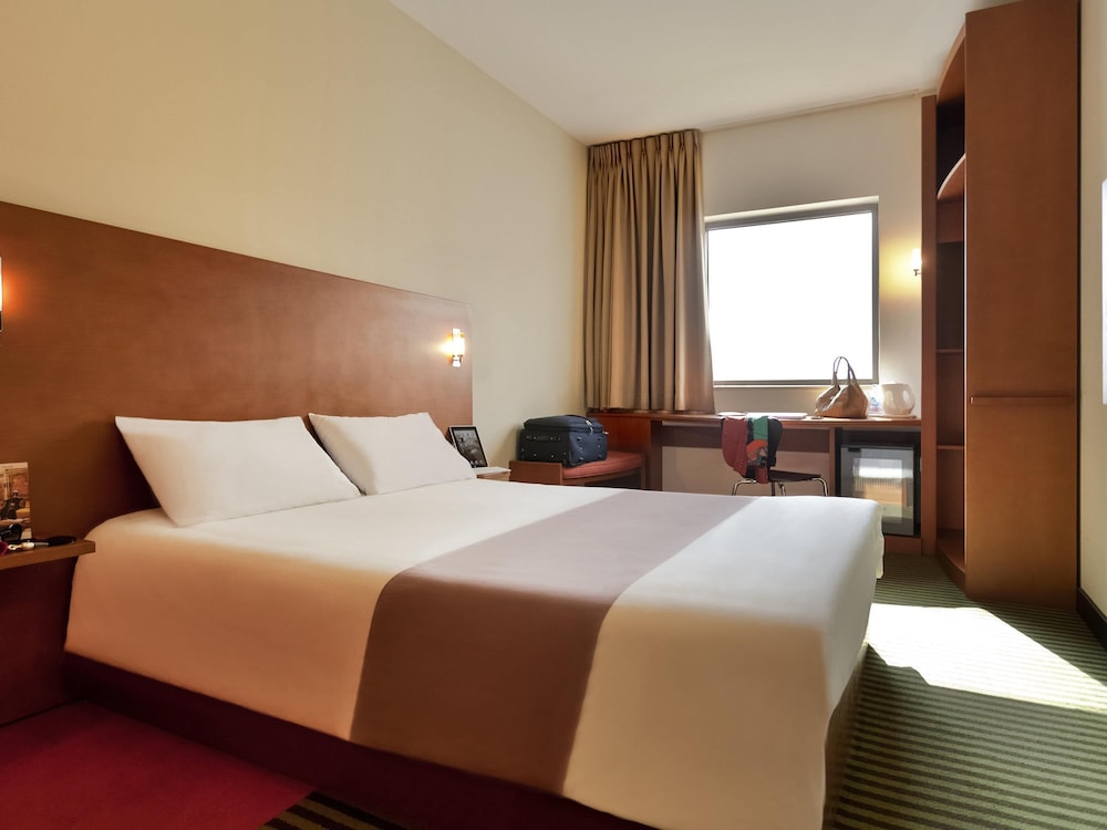 ROOM, DOUBLE BED