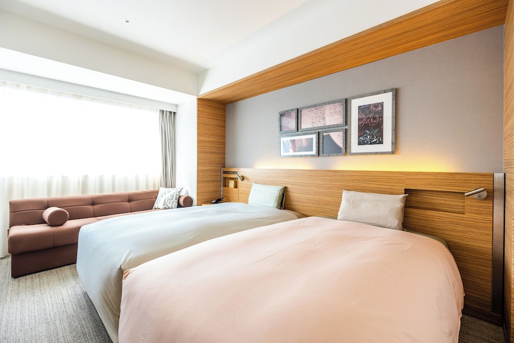 Cross, Suite, Twin Beds, Sofa, Lounge Access, Cross Floor