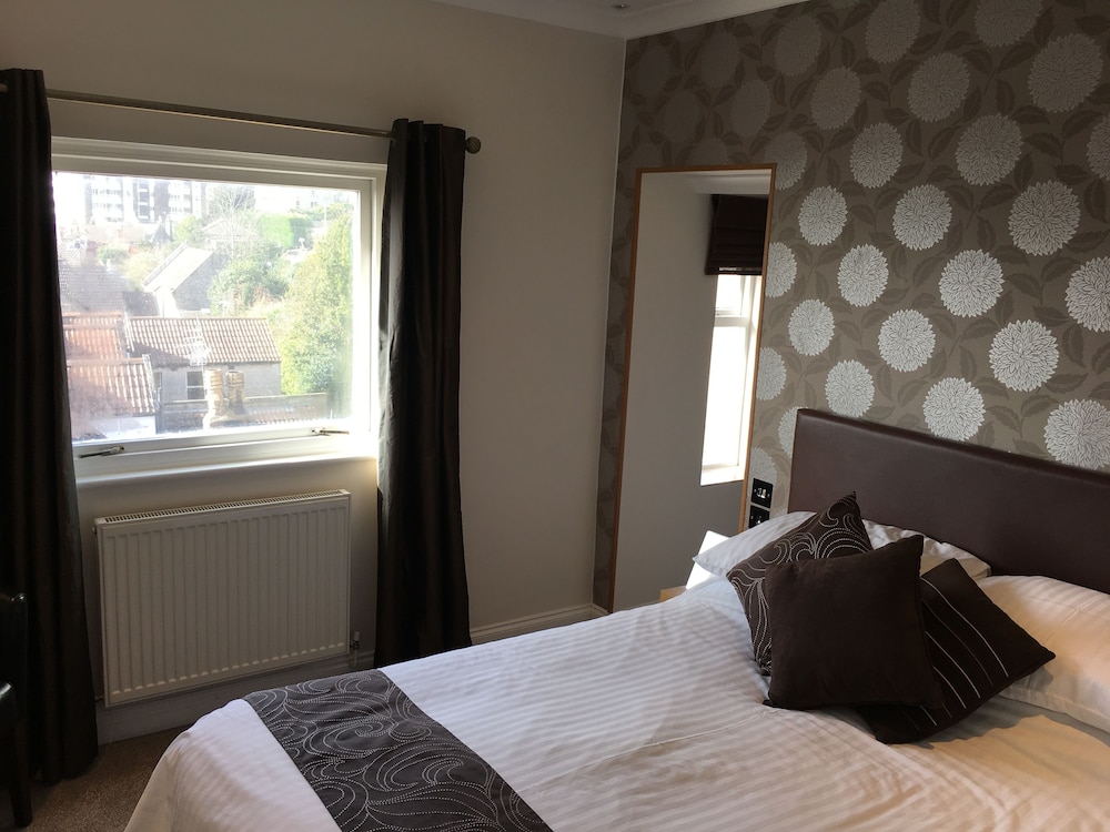 Queenswood Hotel 18/45