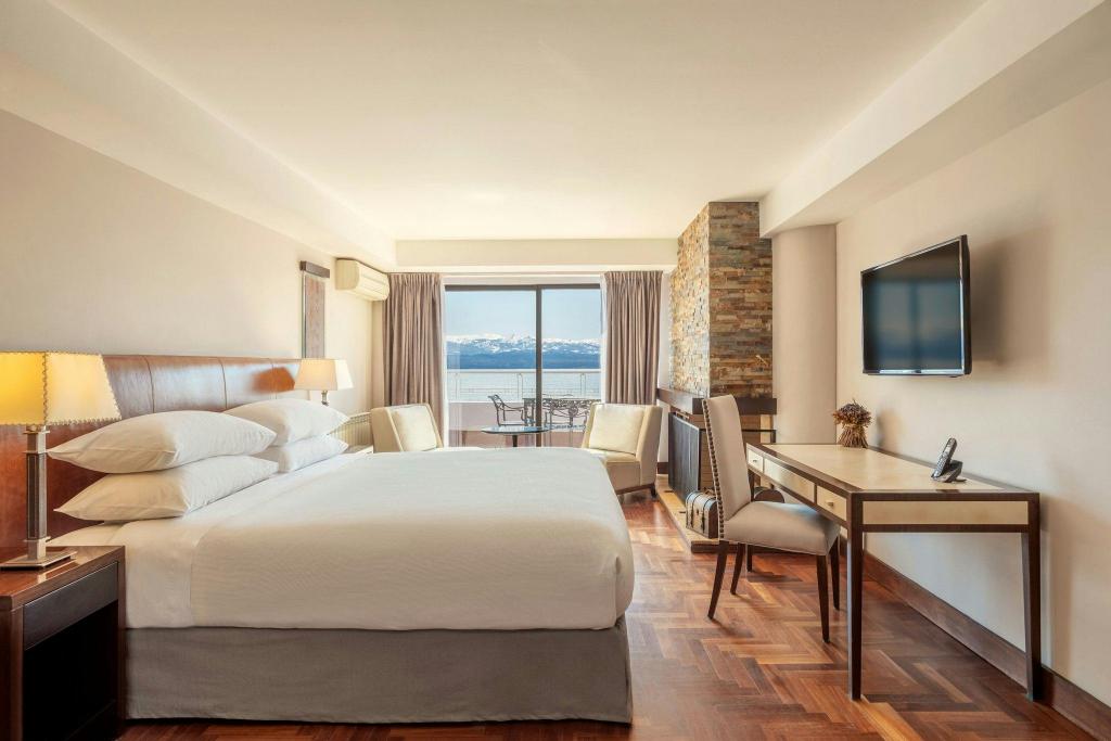 Presidential, Suite, King Bed, Lake View, Sofa, Balcony, Pool Access
