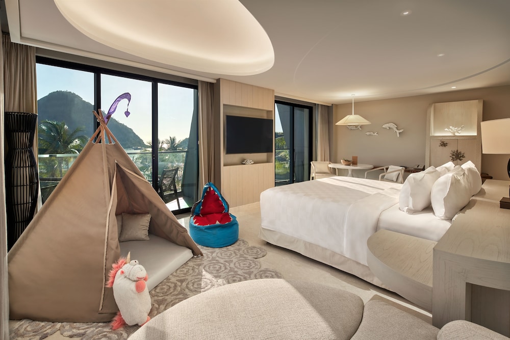SUITE, OCEAN VIEW