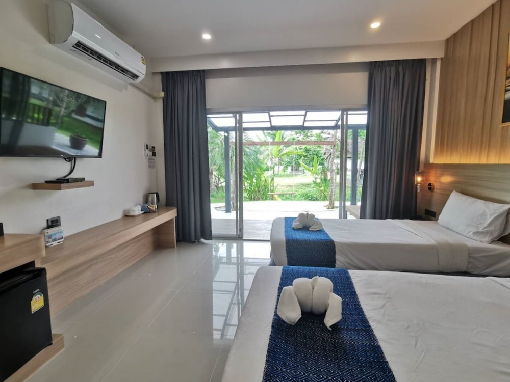 Nana Beach Hotel 14/80