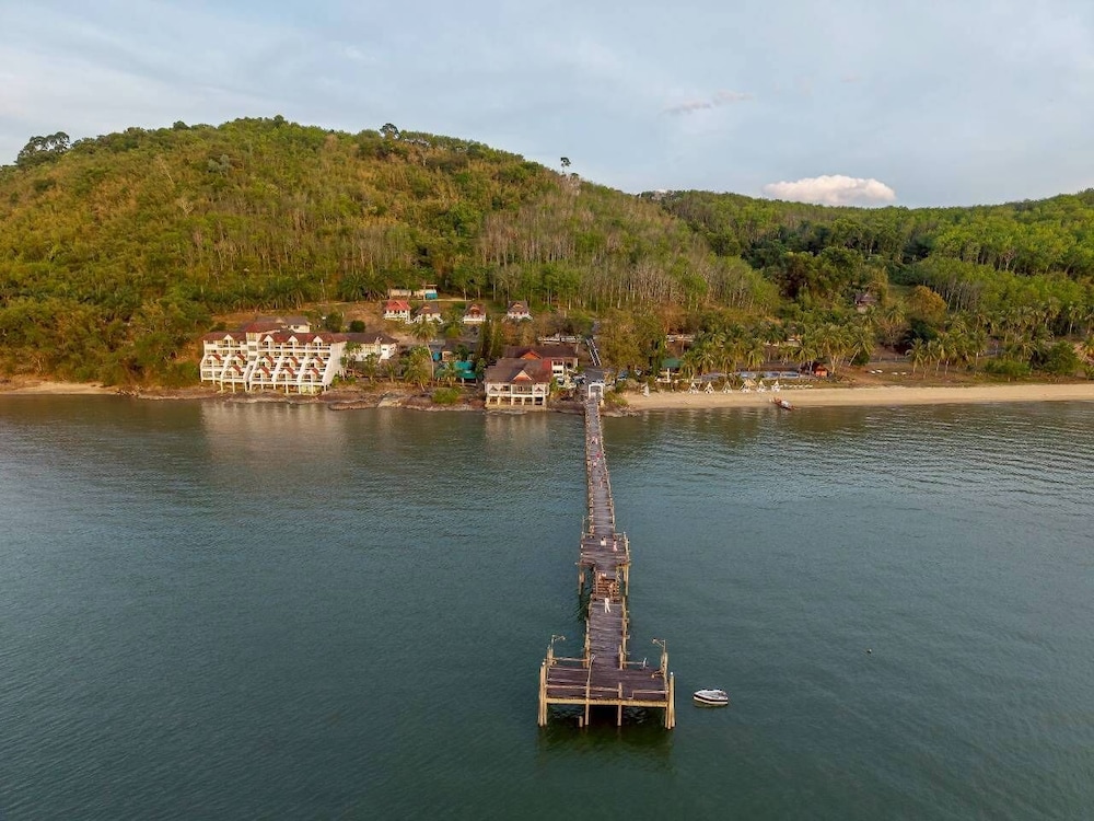 Jansom Beach Resort 55/67