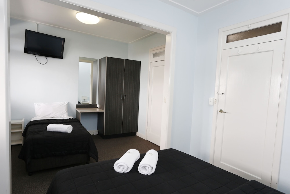The Lakes Hotel 36/59