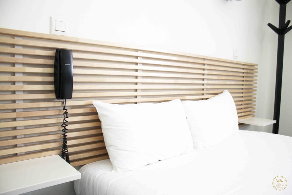 HOTEL HENRI IV 16/69