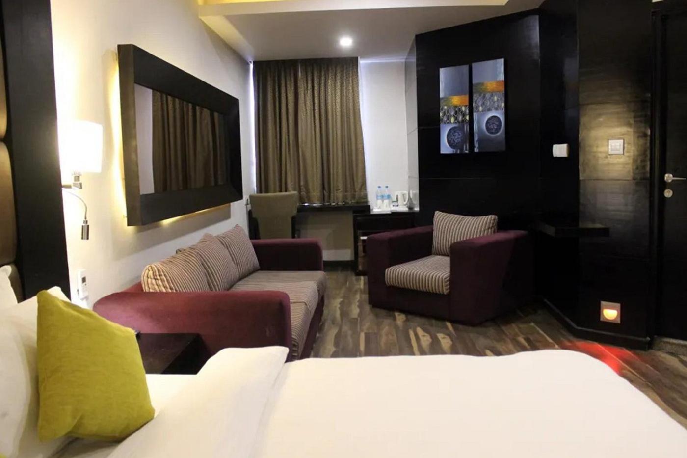 Mahabir Palace 27/40