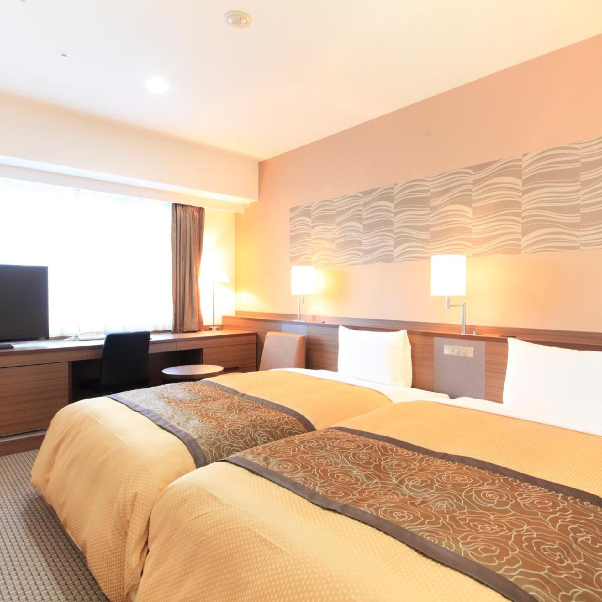 Adjoining, Standard, Twin Beds