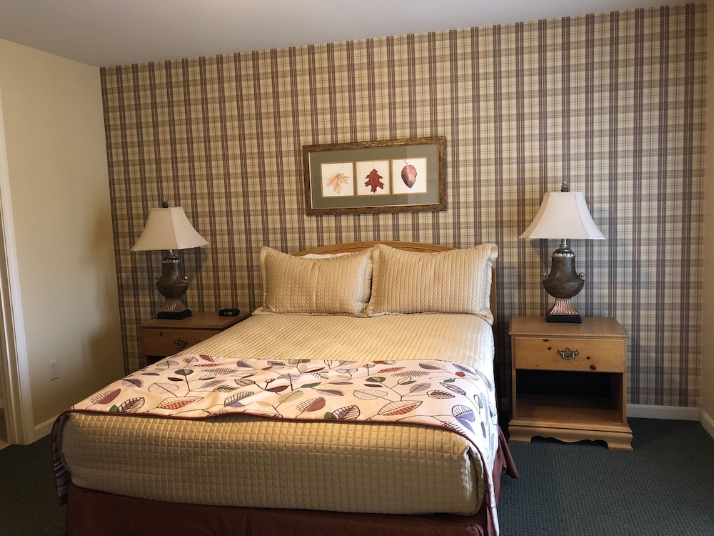 Vacation Village At Berkshires 4/47