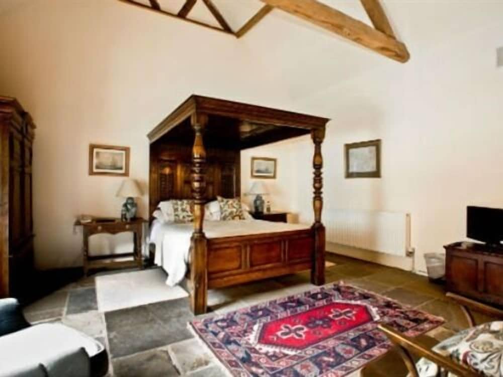 Old Downton Lodge 2/50