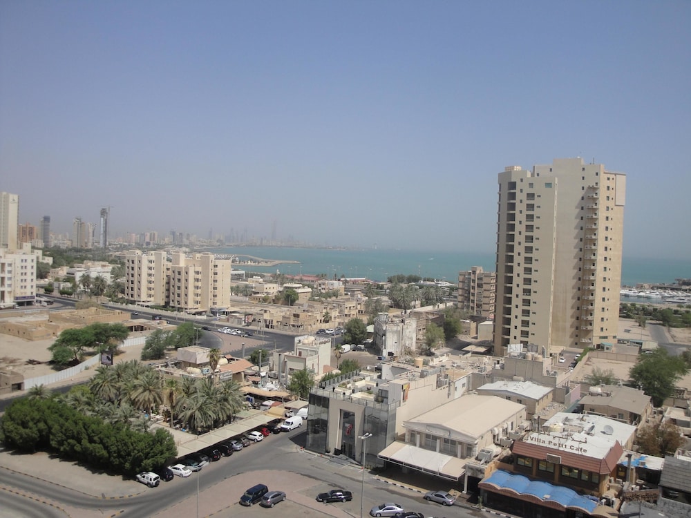 Marina Royal Hotel Suite 2/21