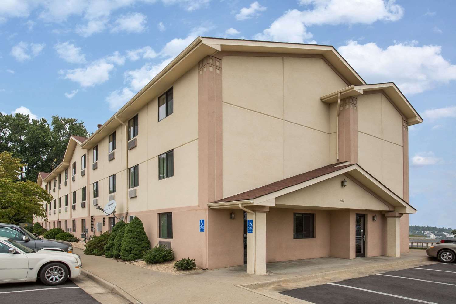 Super 8 by Wyndham Dumfries/Quantico 18/24