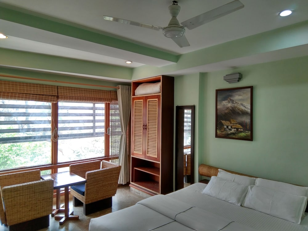 Rains Inn 26/48