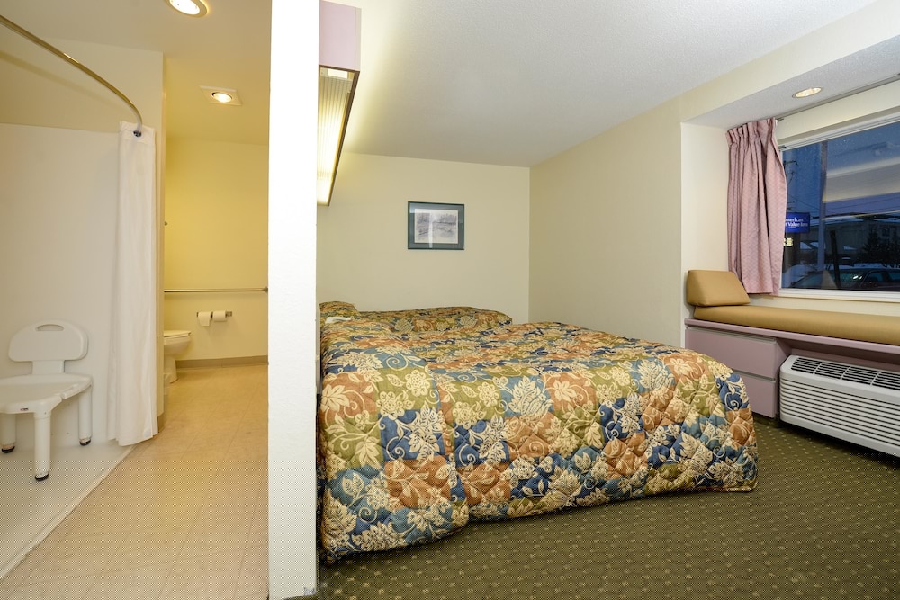 Americas Best Value Inn East Syracuse 13/23