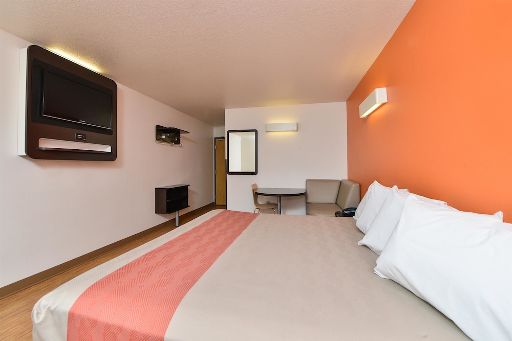 Motel6 Meridian, ID - Boise W 7/30