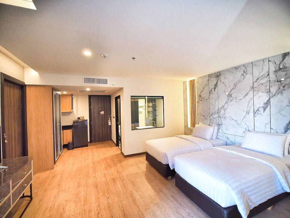 Sleep with me Pattaya 3/18