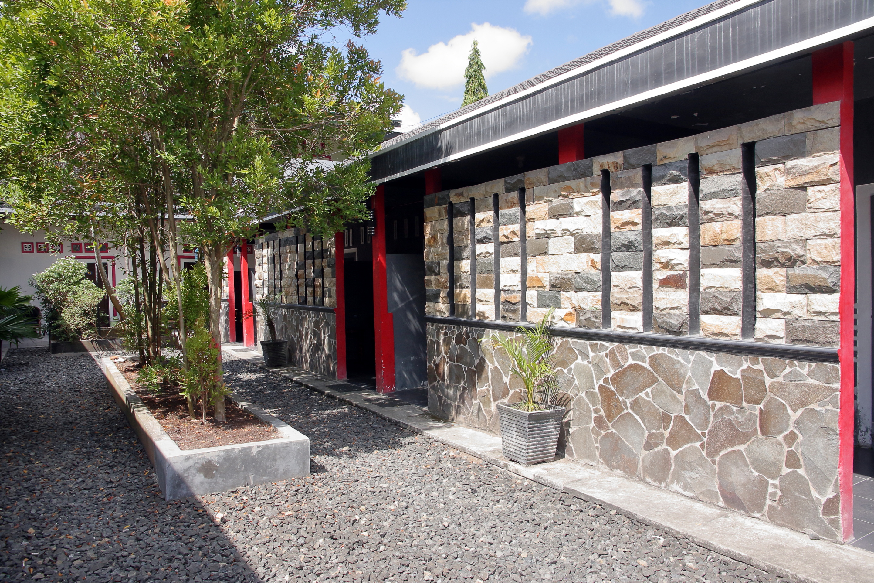 OYO 933 Wisma Malawen 28/33