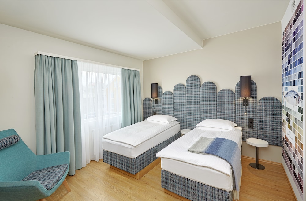 ROOM, TWIN BEDS