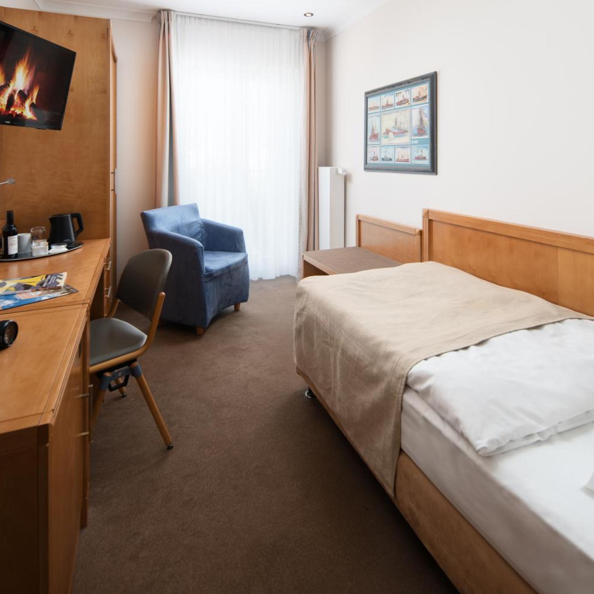 ROOM, SINGLE, SMALL