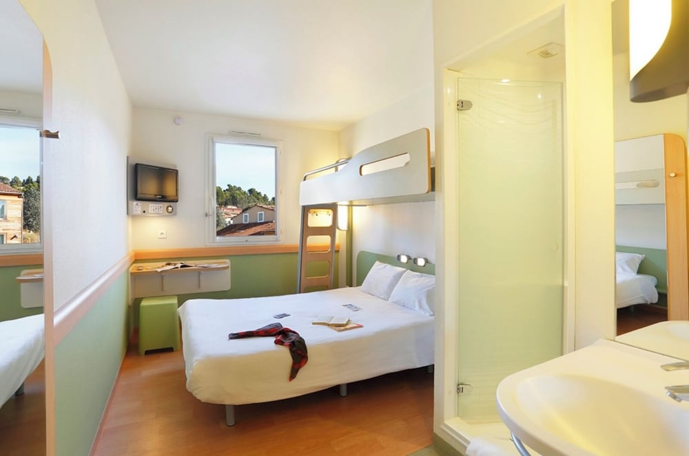 First Inn Apt 14/36