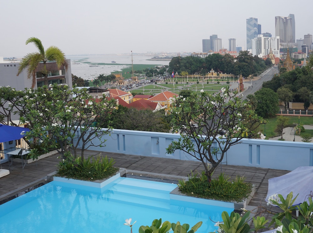 Frangipani Royal Palace Hotel Spa 56/60