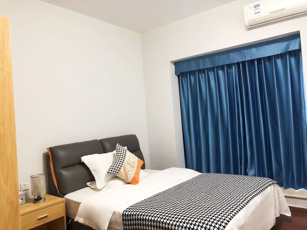 EXECUTIVE, SUITE